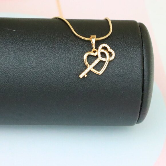 "Rose Gold Heart & Key Pendant with Sparkling Stone Accents, XPPT1862 - Picture 13 of 13